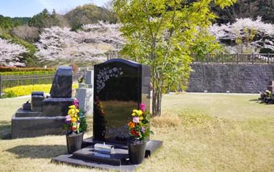 千早赤阪メモリアルパークの新区画芝生墓地