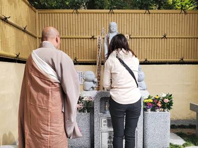 京都府宇治市宝善院の春季彼岸会法要