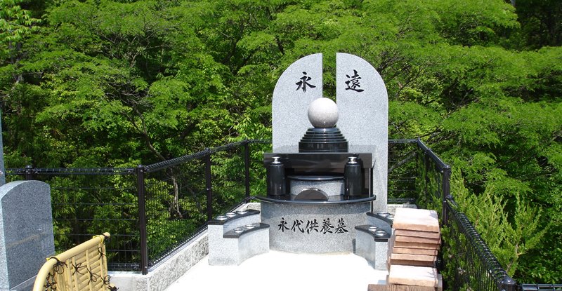 神戸山田霊苑の永代供養塔