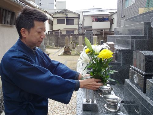 大阪府堺市光乗寺の永代供養墓と朝倉住職