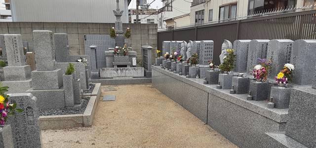 大阪市天王寺区にある興徳寺墓地